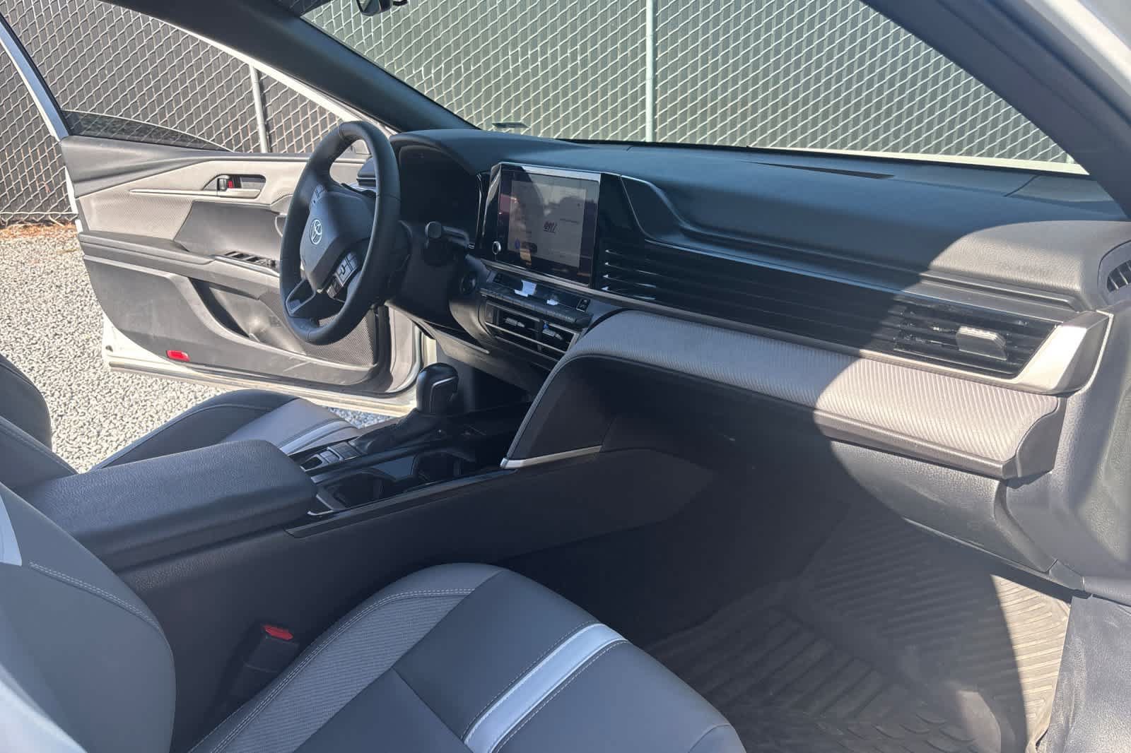 Used 2025 Toyota Camry SE FWD image 16