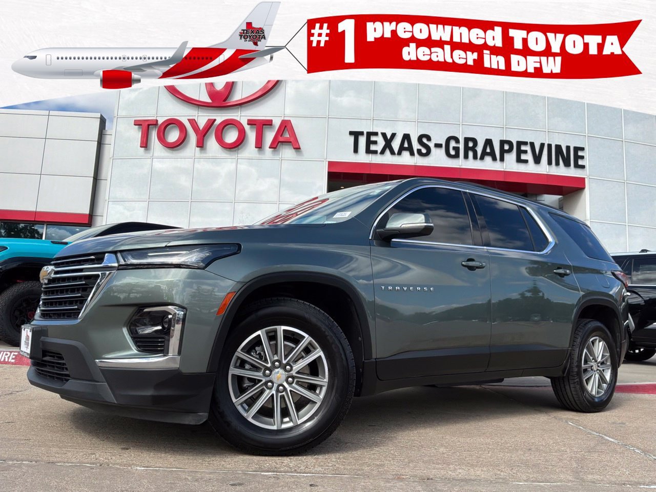 Used 2023 Chevrolet Traverse LT FWD image 1