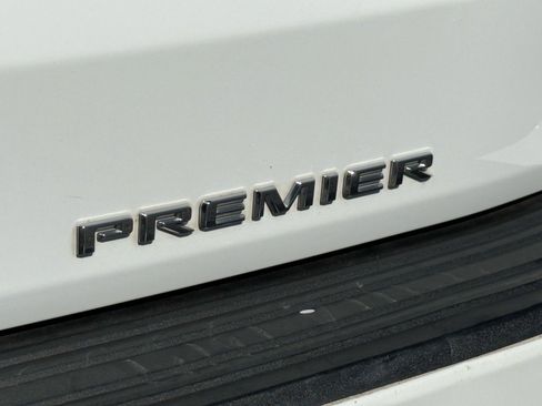 Used 2023 Chevrolet Suburban Premier image 17