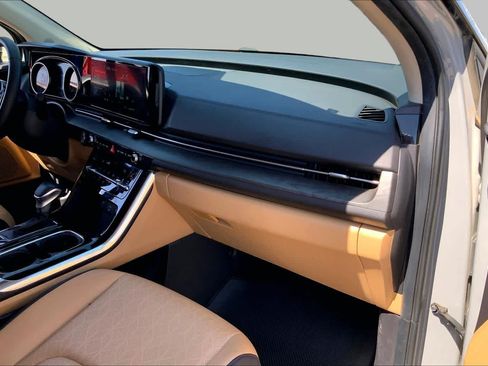Certified 2024 Kia Carnival EX FWD image 19
