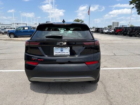 Used 2023 Chevrolet Bolt EUV Premier w/ Sun & Sound Package FWD image 4