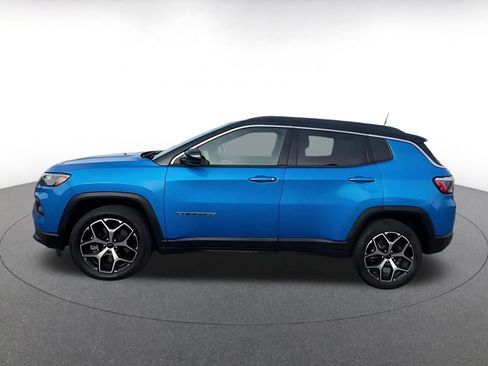 Used 2025 Jeep Compass Limited image 9