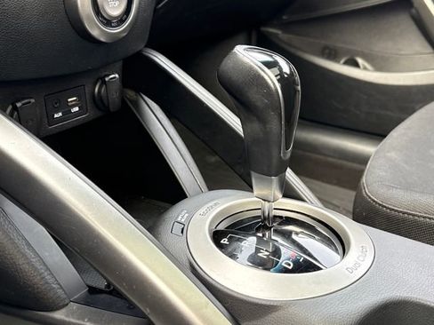 Used 2017 Hyundai Veloster Value Edition image 29