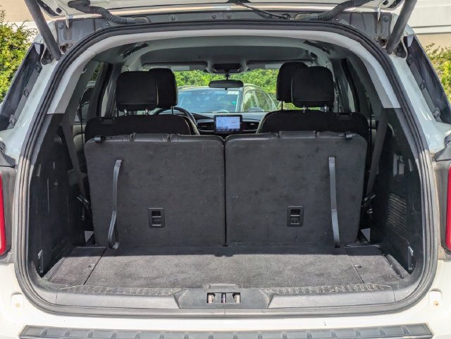 Used 2023 Ford Explorer XLT w/ Equipment Group 202A AWD/4WD image 17
