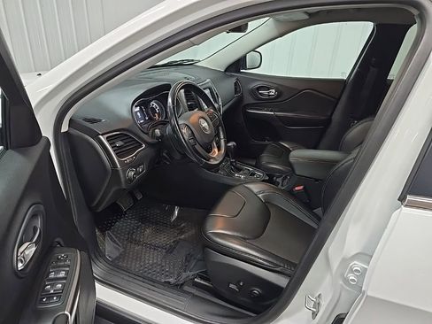 Used 2020 Jeep Cherokee Latitude Plus w/ Cold Weather Group image 28