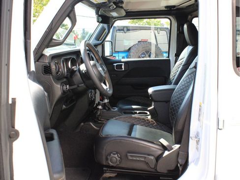 Certified 2023 Jeep Gladiator Overland AWD/4WD image 11