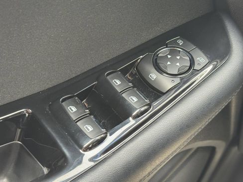 Used 2018 Ford Edge SEL FWD image 16