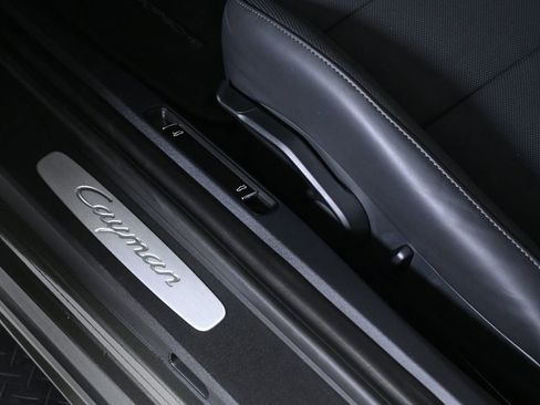 Used 2025 Porsche 718 Cayman image 21