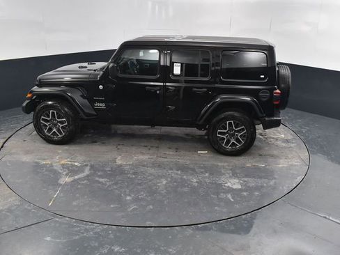 Used 2024 Jeep Wrangler Unlimited Sahara AWD/4WD image 31