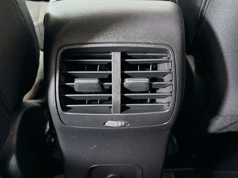 Used 2022 Ford Escape SE w/ SE Sport Appearance Package image 26