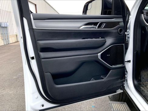 New 2026 Jeep Grand Wagoneer L Limited w/ Premium Group II image 18