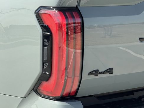 Used 2024 Toyota Tundra Limited image 12