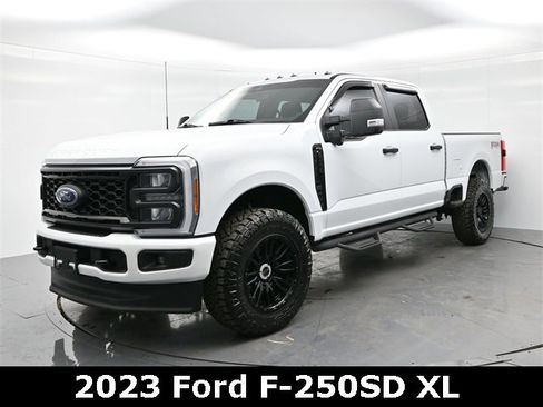 Used 2023 Ford F250 XL w/ STX Appearance Package image 3