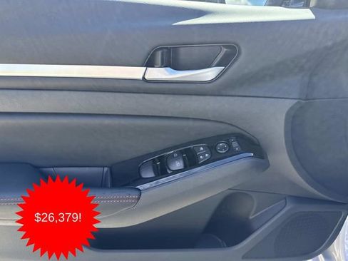 New 2025 Nissan Altima 2.5 SR image 12