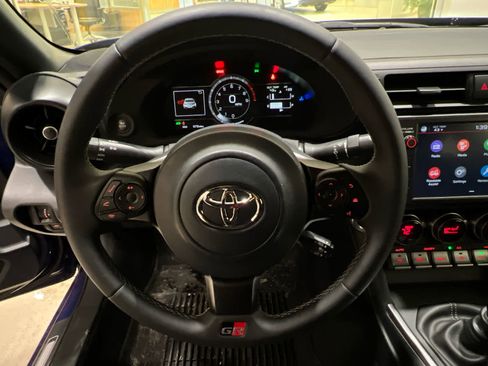 Used 2025 Toyota GR86 Premium w/ ALL Weather Mat Package (TMS) image 12