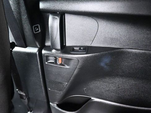 Used 2024 Chrysler Pacifica Touring image 39