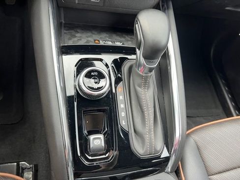 Used 2024 GMC Canyon AT4 w/ AT4 Premium Package image 27