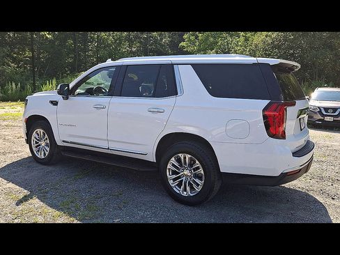 Used 2023 GMC Yukon SLT w/ SLT Luxury Package AWD/4WD image 6