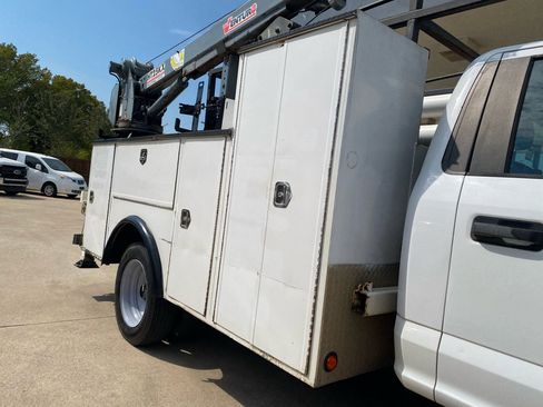 Used 2017 Ford F550 2WD Regular Cab Super Duty image 12