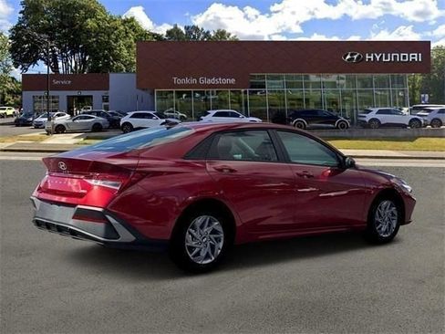 Used 2026 Hyundai Elantra Hybrid FWD image 8