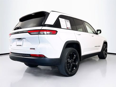 Used 2023 Jeep Grand Cherokee Altitude AWD/4WD image 40