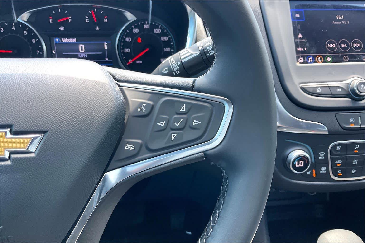 Used 2024 Chevrolet Equinox LT FWD image 24