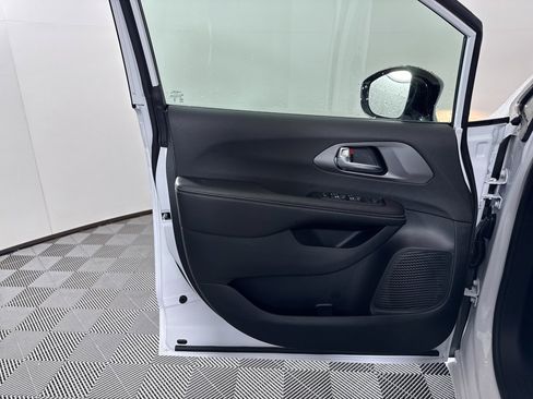 New 2026 Chrysler Voyager LX image 28