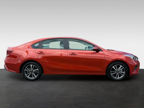Used 2023 Kia Forte LXS w/ LXS Technology Package FWD image 4