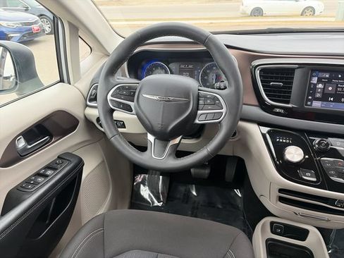 Used 2023 Chrysler Voyager LX FWD image 30