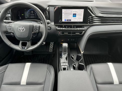 Used 2025 Toyota Camry SE image 15