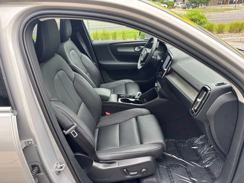 Certified 2025 Volvo XC40 B5 Plus AWD/4WD image 15