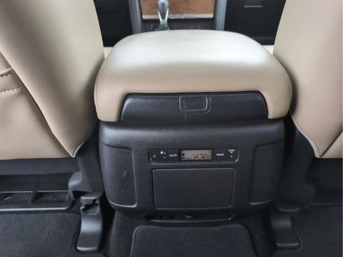 Used 2024 Nissan Armada SL w/ Captain's Chairs Package image 32