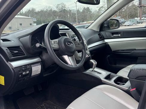Used 2011 Subaru Outback 2.5i image 10