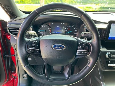 Used 2020 Ford Explorer XLT w/ Equipment Group 202A AWD/4WD image 14