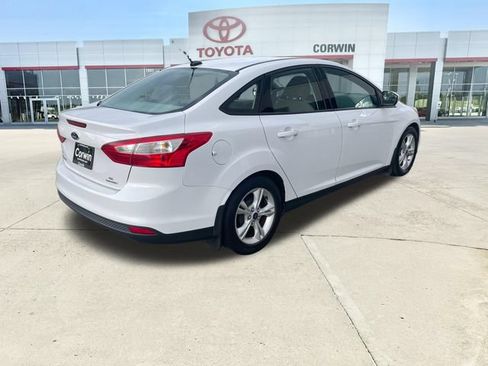 Used 2014 Ford Focus SE w/ SE Winter Package FWD image 5