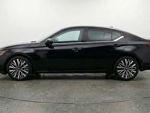 Used 2025 Nissan Altima 2.5 SV image 5