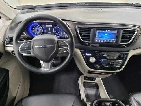 Used 2020 Chrysler Voyager Lxi FWD image 22