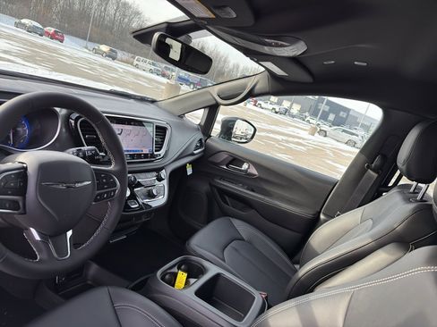New 2026 Chrysler Pacifica Select image 25