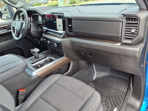 Used 2024 Chevrolet Silverado 1500 RST AWD/4WD image 12