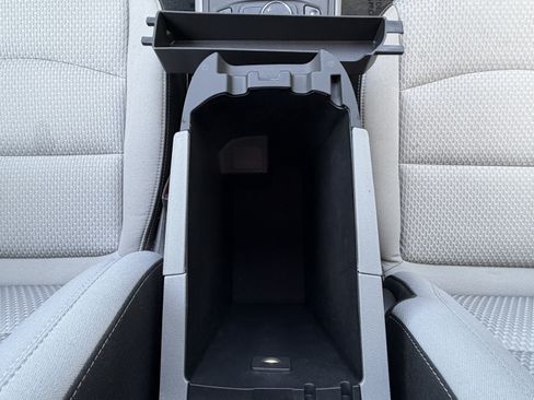 Used 2024 GMC Terrain SLE w/ Driver Convenience Package FWD image 26