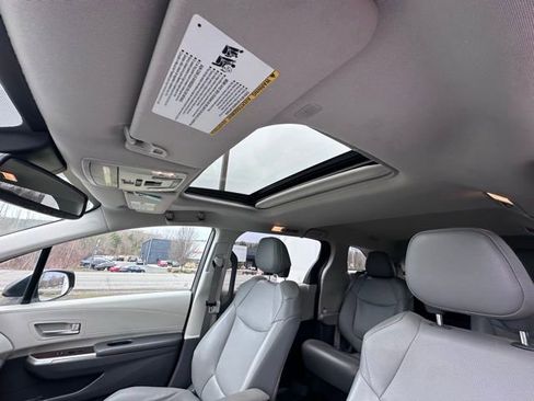 Used 2021 Toyota Sienna XLE image 13
