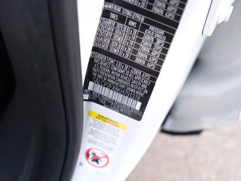 Used 2019 Land Rover Discovery Sport SE image 39