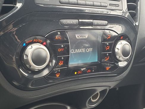 Used 2011 Nissan Juke SL image 24