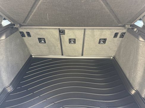 Used 2024 Porsche Macan image 17