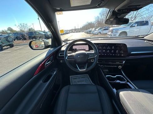 Used 2025 Chevrolet Traverse Z71 w/ Driver Confidence Package image 18