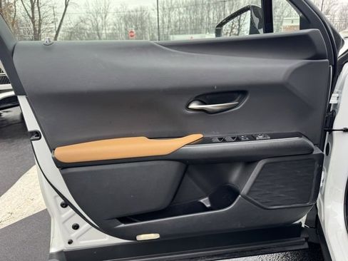 Used 2024 Lexus UX 250h AWD w/ Premium Package image 18