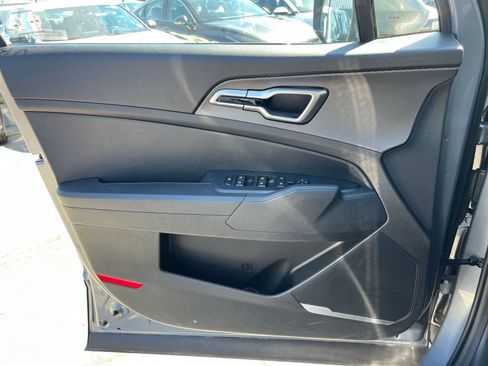 Used 2025 Kia Sportage LX image 18