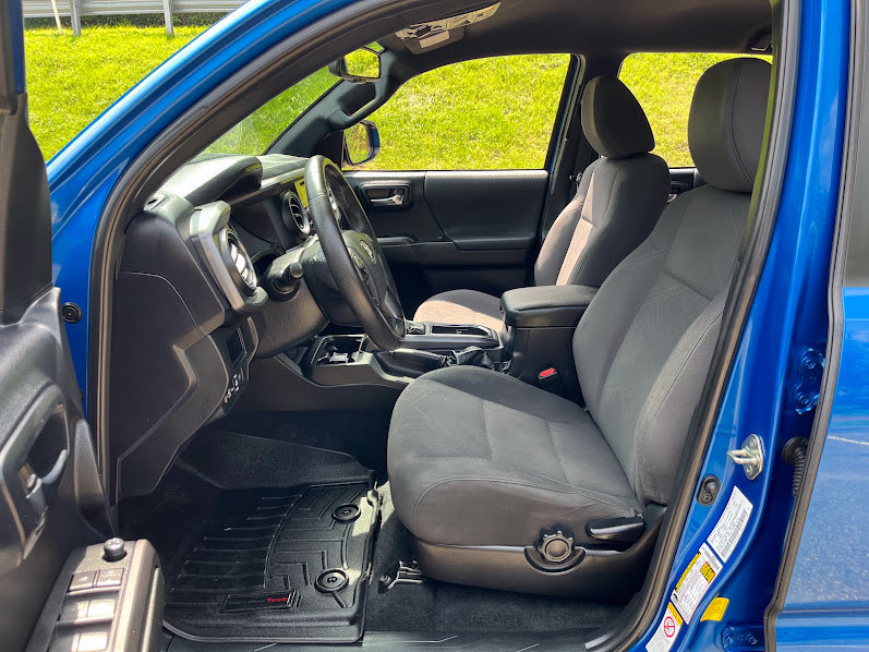 Used 2018 Toyota Tacoma TRD Off-Road AWD/4WD image 8