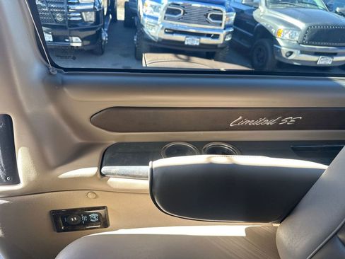 Used 2016 Chevrolet Express 2500 image 22