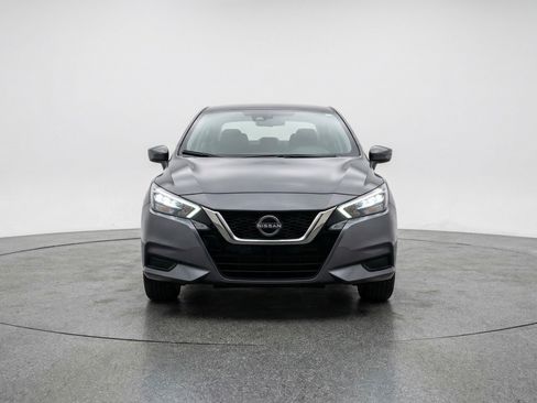 Used 2025 Nissan Versa SV image 2